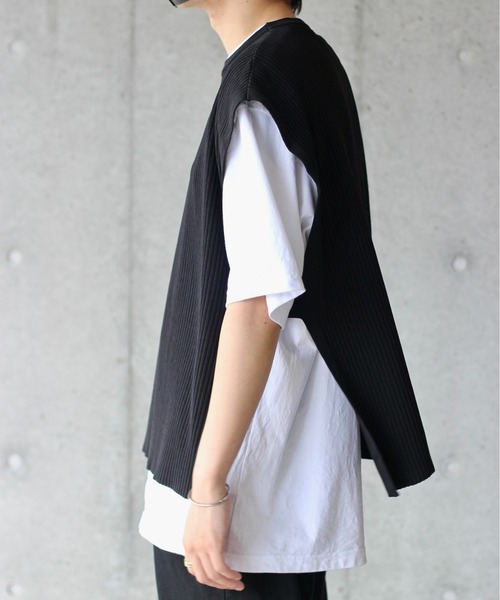 y/m by れぽすけ(イムバイレポスケ)の「サイドベルトプリーツベスト(ベスト・メンズ・ブラック/ベージュ・FREE)」の3枚目の写真