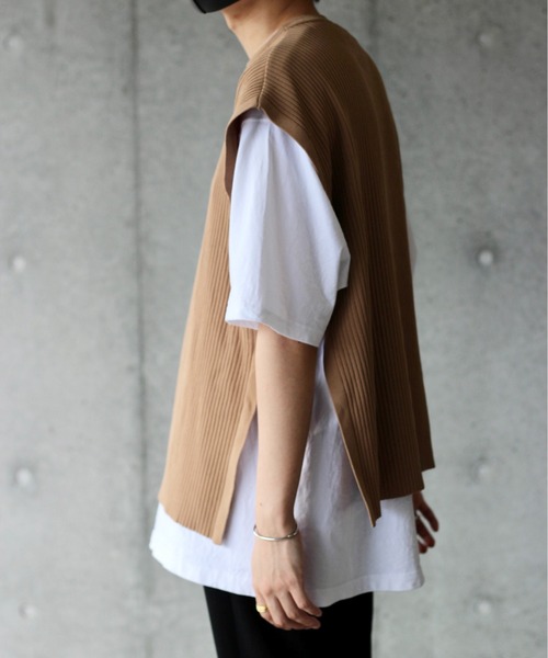 y/m by れぽすけ(イムバイレポスケ)の「サイドベルトプリーツベスト(ベスト・メンズ・ブラック/ベージュ・FREE)」の6枚目の写真