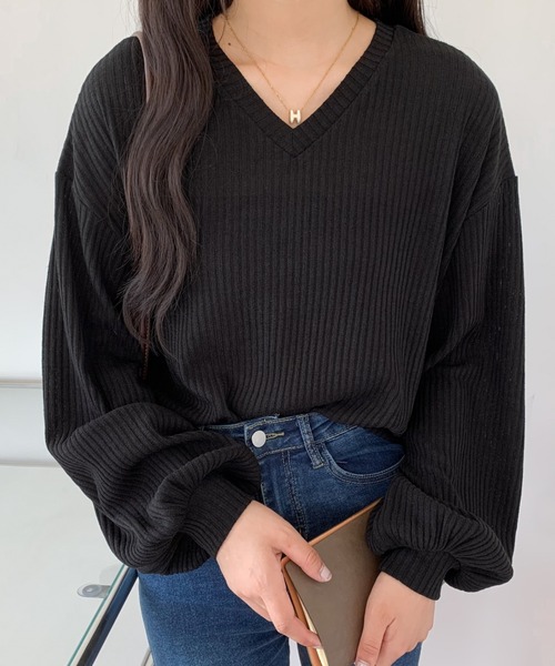 ABITOKYO（アビトーキョー）の「2022AW　ボリュウームスリーブVネックリブトップス（Tシャツ/カットソー・レディース・ホワイト/ブラック/ブラウン/モカ・FREE）」の2枚目の写真