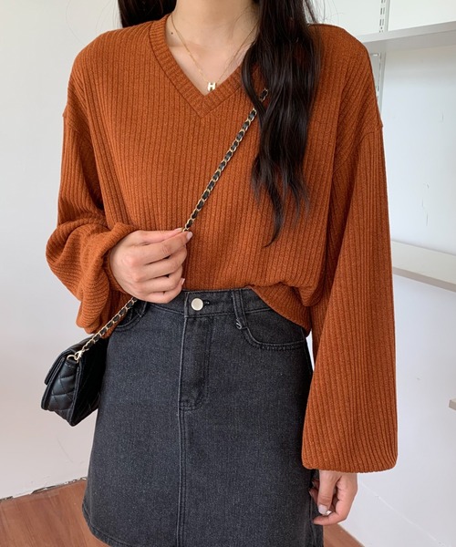 ABITOKYO（アビトーキョー）の「2022AW　ボリュウームスリーブVネックリブトップス（Tシャツ/カットソー・レディース・ホワイト/ブラック/ブラウン/モカ・FREE）」の6枚目の写真