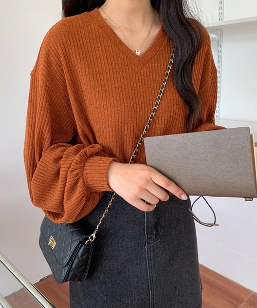 ABITOKYO（アビトーキョー）の「2022AW　ボリュウームスリーブVネックリブトップス（Tシャツ/カットソー・レディース・ホワイト/ブラック/ブラウン/モカ・FREE）」の13枚目の写真