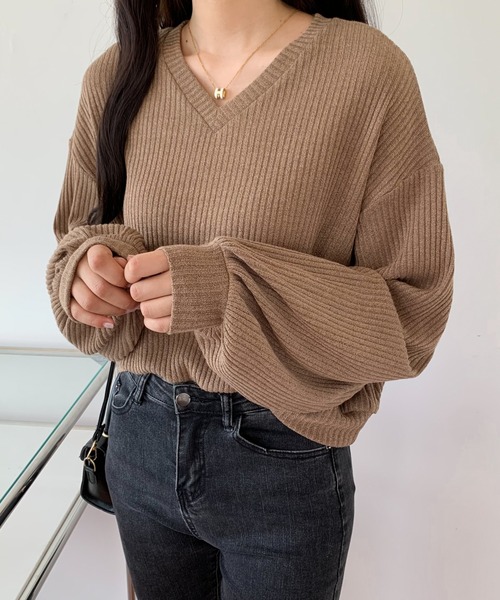 ABITOKYO（アビトーキョー）の「2022AW　ボリュウームスリーブVネックリブトップス（Tシャツ/カットソー・レディース・ホワイト/ブラック/ブラウン/モカ・FREE）」の7枚目の写真