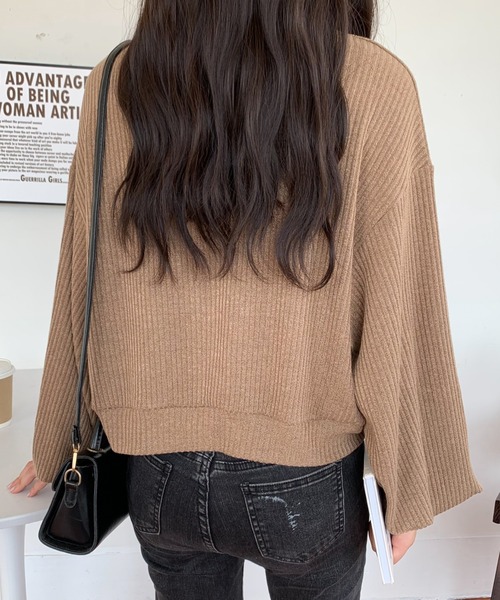 ABITOKYO（アビトーキョー）の「2022AW　ボリュウームスリーブVネックリブトップス（Tシャツ/カットソー・レディース・ホワイト/ブラック/ブラウン/モカ・FREE）」の14枚目の写真