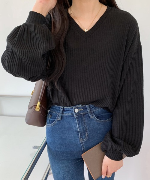 ABITOKYO（アビトーキョー）の「2022AW　ボリュウームスリーブVネックリブトップス（Tシャツ/カットソー・レディース・ホワイト/ブラック/ブラウン/モカ・FREE）」の8枚目の写真