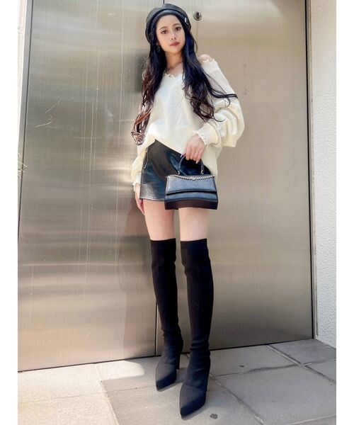 GYDA（ジェイダ）の「CUFF RINGチェーン Vネックグラインダーニットトップス（ニット/セーター・レディース・チャコールグレー/オフホワイト/ブルー・FREE）」の6枚目の写真