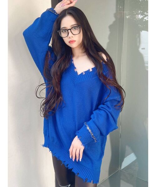 GYDA（ジェイダ）の「CUFF RINGチェーン Vネックグラインダーニットトップス（ニット/セーター・レディース・チャコールグレー/オフホワイト/ブルー・FREE）」の11枚目の写真