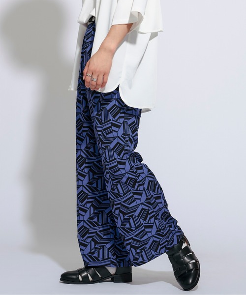 Ellno Loset(エルノロゼット)の「アブストラクトフレアパンツ(その他パンツ・メンズ・ブラック/ブルー・SMALL/MEDIUM/LARGE)」の1枚目の写真