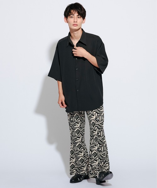 Ellno Loset(エルノロゼット)の「アブストラクトフレアパンツ(その他パンツ・メンズ・ブラック/ブルー・SMALL/MEDIUM/LARGE)」の5枚目の写真