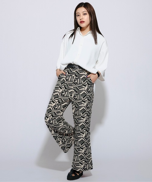 Ellno Loset(エルノロゼット)の「アブストラクトフレアパンツ(その他パンツ・メンズ・ブラック/ブルー・SMALL/MEDIUM/LARGE)」の10枚目の写真