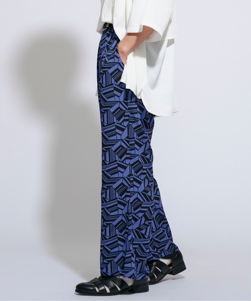 Ellno Loset(エルノロゼット)の「アブストラクトフレアパンツ(その他パンツ・メンズ・ブラック/ブルー・SMALL/MEDIUM/LARGE)」の8枚目の写真