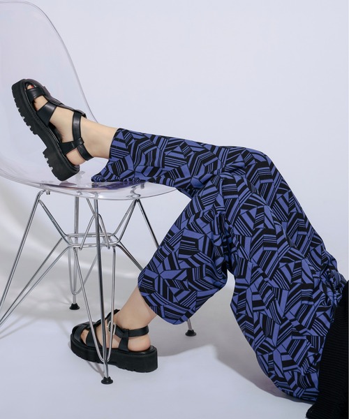 Ellno Loset(エルノロゼット)の「アブストラクトフレアパンツ(その他パンツ・メンズ・ブラック/ブルー・SMALL/MEDIUM/LARGE)」の4枚目の写真