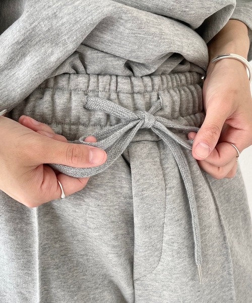 natto(ナット)の「【ユニセックスアイテム】loose silhouette sweat half pants / ルーズシルエットスウェットハーフパンツ(スウェットパンツ・レディース・ライトグレー/ブラック/ベージュ/グレー・FREE)」の14枚目の写真