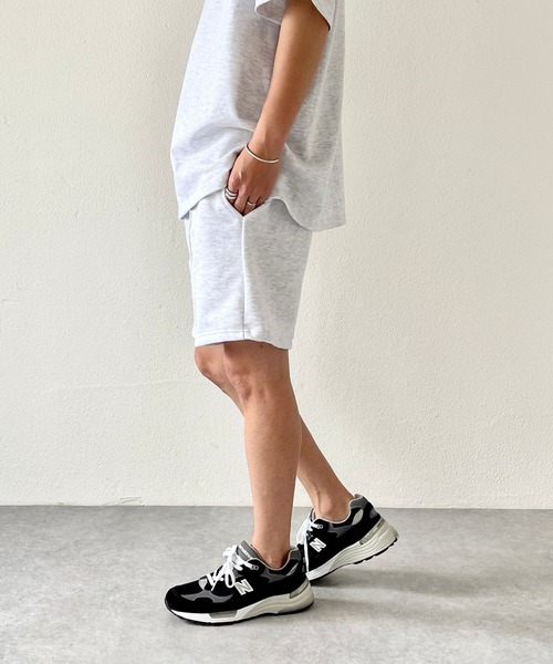 natto(ナット)の「【ユニセックスアイテム】loose silhouette sweat half pants / ルーズシルエットスウェットハーフパンツ(スウェットパンツ・レディース・ライトグレー/ブラック/ベージュ/グレー・FREE)」の22枚目の写真
