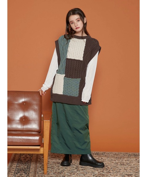 KBF（ケイビーエフ）の「KBF シャイニーペンシルスカート（スカート・レディース・グリーン/ボルドー/ブラック・FREE）」の5枚目の写真