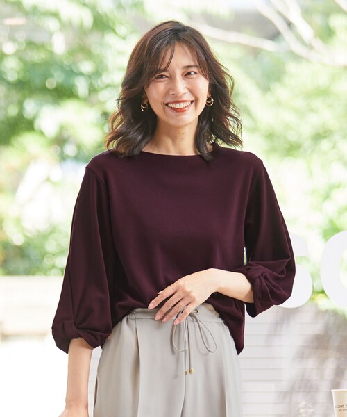 ANY(エニィ)の「【洗濯機可】ツイストスリーブ トップス(Tシャツ/カットソー・レディース・ブラック系/ベージュ系/ブルー系/レッド系・2/3)」の4枚目の写真