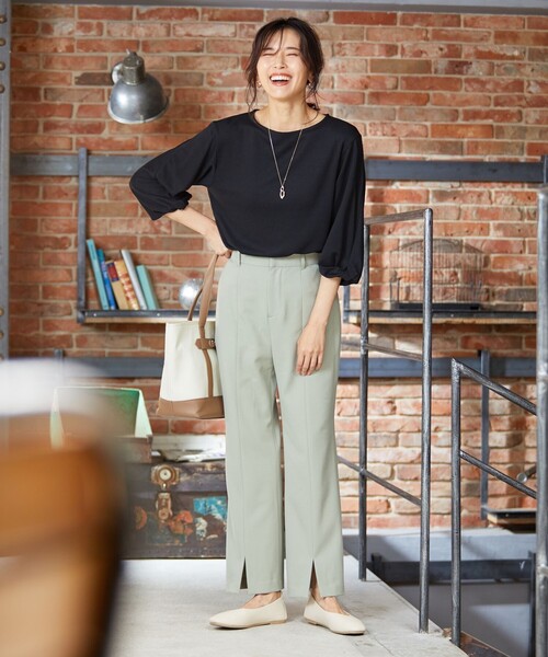 ANY(エニィ)の「【洗濯機可】ツイストスリーブ トップス(Tシャツ/カットソー・レディース・ブラック系/ベージュ系/ブルー系/レッド系・2/3)」の8枚目の写真