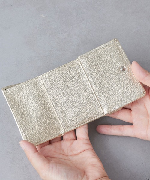 数々の賞を受賞 Actually（アクチュアリー）の「本革3つ折り ミニ財布（財布 小物