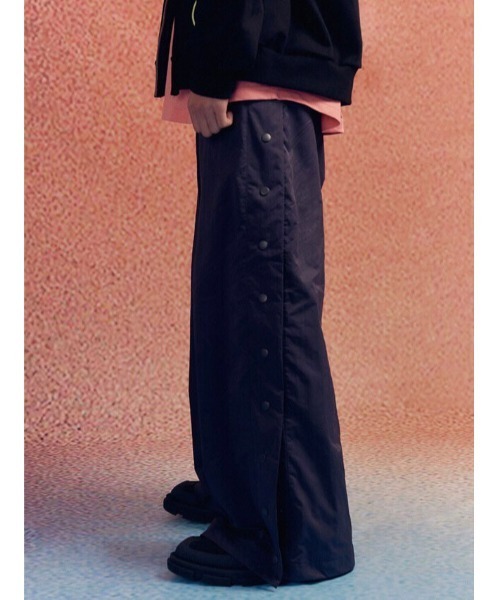 ◆SUNDAYOFFCLUB◆ Side snap button wide pants Black Pants SUNDAYOFFCLUB(サンデイオフクラブ)の「【SUNDAY OFF CLUB