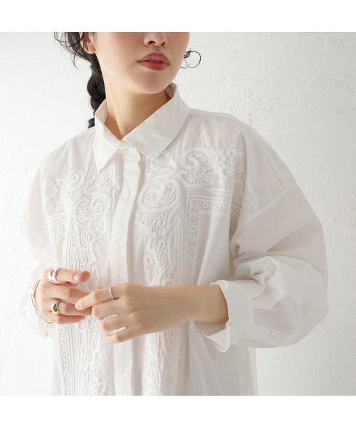 mii（ミー）の「【Mii / ミイ】HAND EMB COTTON OVERSIZED SHIRT：シャツ（シャツ/ブラウス・レディース・ホワイト・MEDIUM）」の4枚目の写真