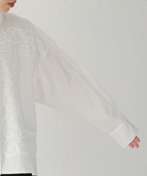 mii（ミー）の「【Mii / ミイ】HAND EMB COTTON OVERSIZED SHIRT：シャツ（シャツ/ブラウス・レディース・ホワイト・MEDIUM）」の5枚目の写真