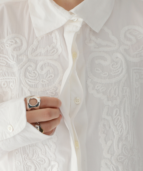 mii（ミー）の「【Mii / ミイ】HAND EMB COTTON OVERSIZED SHIRT：シャツ（シャツ/ブラウス・レディース・ホワイト・MEDIUM）」の8枚目の写真