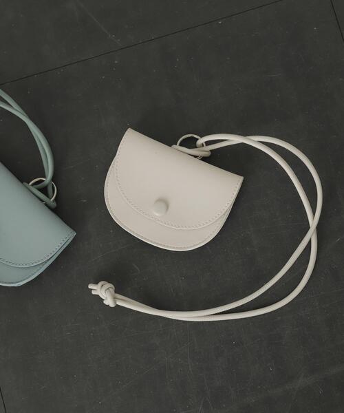 SENSE OF PLACE by URBAN RESEARCH(センスオブプレイスバイアーバンリサーチ)の「ミニフラップショルダーバッグ(ショルダーバッグ・レディース・ライトブルー/アイボリー/ブラック・ONE)」の2枚目の写真
