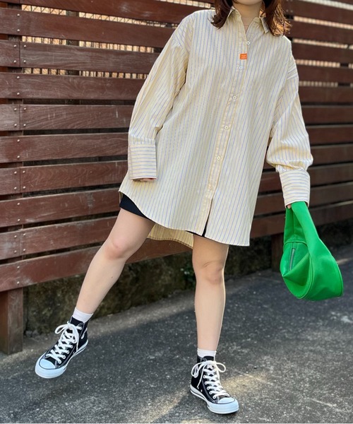 mi via loca（ミヴィアロカ）の「ストライプBIGシャツ（シャツ/ブラウス・レディース・ピンク/イエロー・FREE）」の4枚目の写真