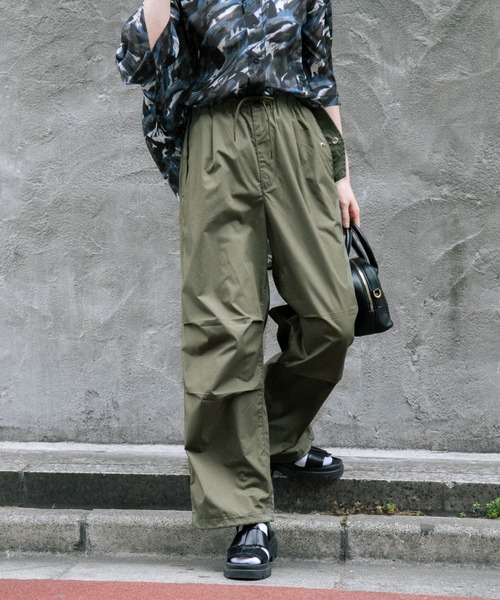 りぇ/ NUMBER18 ohako ⿻ ルーズ カーゴパンツ 春 カーキ CLEA（クレア）の「ミリタリーワイドカーゴパンツ（カーゴパンツ