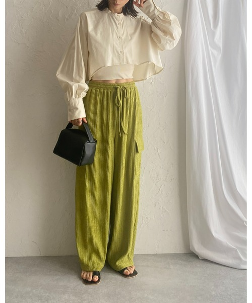 She's Closet(シーズクローゼット)の「スタンドカラーカラーボリュームスリーブ長袖フレアショート丈クロップドシャツ(シャツ/ブラウス・レディース・ホワイト/グレー/ブラック/ライトブルー/アイボリー・FREE)」の22枚目の写真