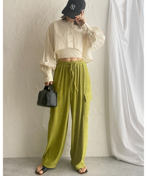 She's Closet(シーズクローゼット)の「スタンドカラーカラーボリュームスリーブ長袖フレアショート丈クロップドシャツ(シャツ/ブラウス・レディース・ホワイト/グレー/ブラック/ライトブルー/アイボリー・FREE)」の11枚目の写真