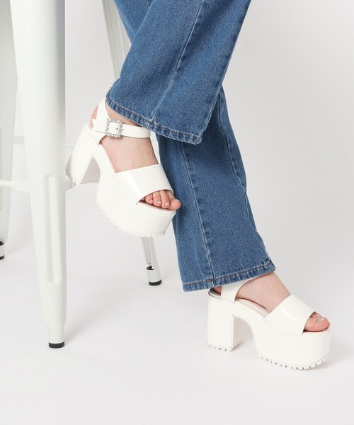 cs T&P（シーエスティーアンドピー）の「ビジューバックル付厚底サンダル（サンダル・レディース・ブラック系1/ブラック/ホワイト系2・S/M/L/LL）」の19枚目の写真