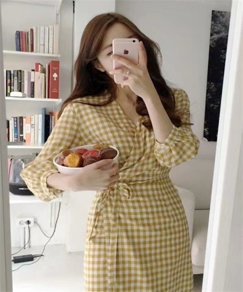 FREE STYLISTS(フリー スタイリスト)の「ウエストリボン Vネック ギンガムワンピース(ワンピース・レディース・ブラック/イエロー・S/M/L/XL)」の9枚目の写真