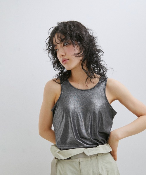 ADAM ET ROPE'（アダムエロペ）の「【セットアップ対応】ハクプリントタンクトップ（タンクトップ・レディース・シルバー/シルバー系その他2・FREE）」の2枚目の写真