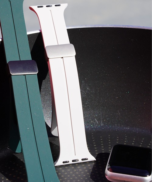 zandy(ズィーアンドワイ)の「zandy ズィー・アンド・ワイ / Apple Watch【シリコンループ】アップルウォッチバンド マグネットバックル // silicone2(デジタル腕時計・メンズ・シルバー/ブルー/ブラック/ピンク/グリーン/ワインレッド/ホワイト/ライトグレー/ネイビー/オレンジ/グレイッシュブルー/ダークネイビー/グレー系その他/ミント・S/M)」の2枚目の写真