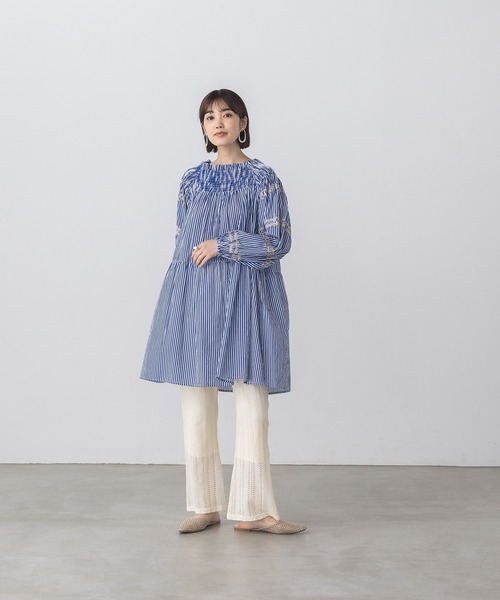 lil nina（リルニーナ）の「キャンブリックボイル シャーリング 刺繍ブラウス（シャツ/ブラウス・レディース・ピンク/ブルー/ベージュ・FREE）」の6枚目の写真