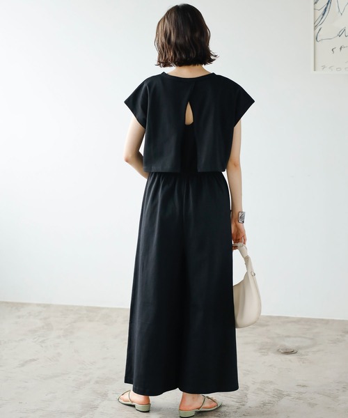 GeeRA（ジーラ）の「【２点セット】Ｖネックサロペ＆Ｔシャツ（サロペット/オーバーオール・レディース・ブラック/モカ・MEDIUM）」の4枚目の写真