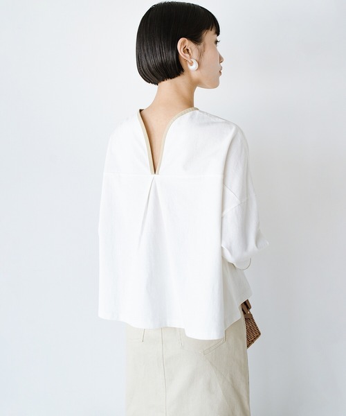 haco!（ハコ）の「手を組むさりげな仕草で後ろの人にハートのおすそわけ！衿ぐりがハートのカーブな配色カットソートップス haco! FACTORY with ah(attach heart)!（Tシャツ/カットソー・レディース・ブラック/ホワイト・SMALL/MEDIUM/LARGE/X-LARGE）」の22枚目の写真