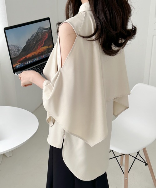 ABITOKYO(アビトーキョー)の「ケープデザインラッフルカラーシャツブラウス(シャツ/ブラウス・レディース・ブラック/ブルーグレー/ベージュ/ネイビー/グリーン/グレイッシュベージュ/ブラウン・M/L)」の4枚目の写真