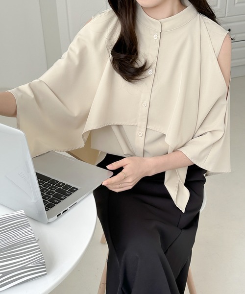 ABITOKYO(アビトーキョー)の「ケープデザインラッフルカラーシャツブラウス(シャツ/ブラウス・レディース・ブラック/ブルーグレー/ベージュ/ネイビー/グリーン/グレイッシュベージュ/ブラウン・M/L)」の19枚目の写真