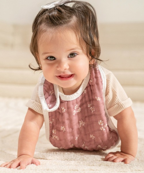 aden + anais (エイデンアンドアネイ)の「スナップビブ オーガニック 3枚入り(スタイ/よだれかけ・キッズ・ライトピンク/テラコッタ/アッシュブラウン/オレンジ/セージグリーン/ライトパープル・FREE)」の5枚目の写真