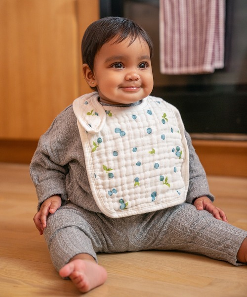 aden + anais (エイデンアンドアネイ)の「スナップビブ オーガニック 3枚入り(スタイ/よだれかけ・キッズ・ライトピンク/テラコッタ/アッシュブラウン/オレンジ/セージグリーン/ライトパープル・FREE)」の6枚目の写真