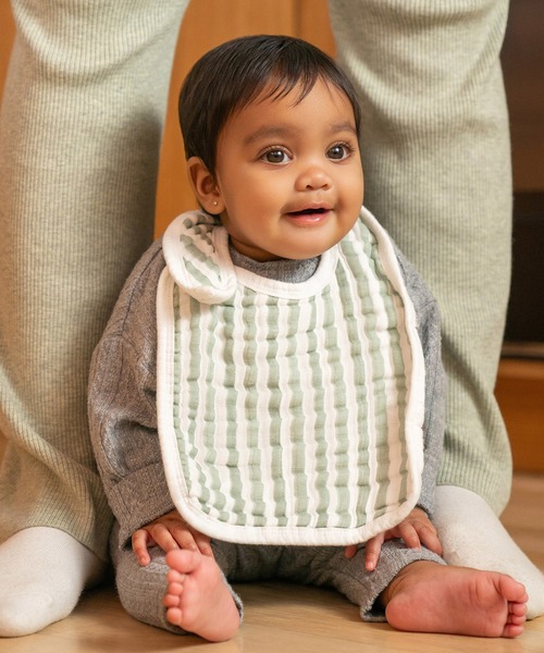 aden + anais (エイデンアンドアネイ)の「スナップビブ オーガニック 3枚入り(スタイ/よだれかけ・キッズ・ライトピンク/テラコッタ/アッシュブラウン/オレンジ/セージグリーン/ライトパープル・FREE)」の22枚目の写真