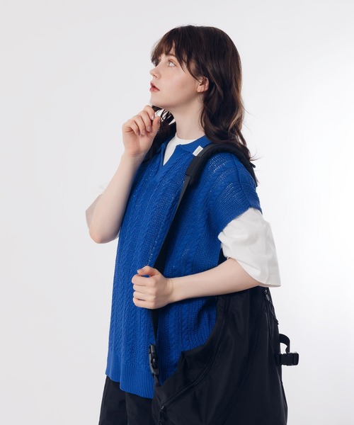 MUHET（ミュエータ）の「スキッパー透かし編みニットベスト（ベスト・レディース・マスタード/ブラック/ブルー・MEDIUM/X-LARGE）」の6枚目の写真