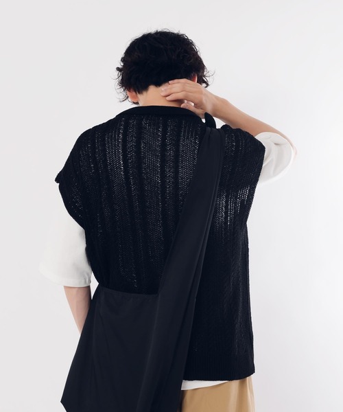 MUHET（ミュエータ）の「スキッパー透かし編みニットベスト（ベスト・レディース・マスタード/ブラック/ブルー・MEDIUM/X-LARGE）」の5枚目の写真