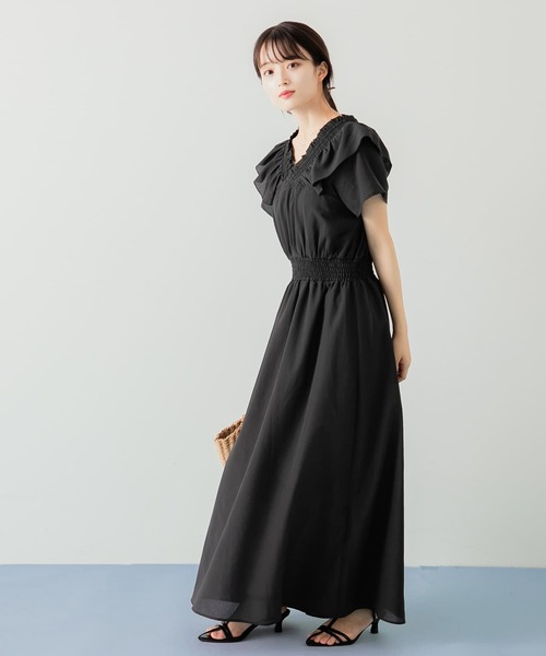 HEYUMM(ヘユム)の「2WAYシャーリングフリルワンピース(ワンピース・レディース・ブラック/ホワイト/ライトブルー・S/ONE)」の17枚目の写真