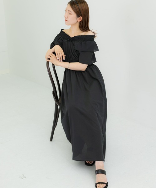 HEYUMM(ヘユム)の「2WAYシャーリングフリルワンピース(ワンピース・レディース・ブラック/ホワイト/ライトブルー・S/ONE)」の20枚目の写真