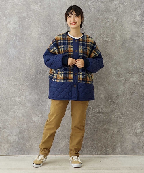 CUBE SUGAR（キューブシュガー）の「チェックボア×キルティングノーカラーブルゾン（ブルゾン・レディース・カーキ/ネイビー・M）」の7枚目の写真