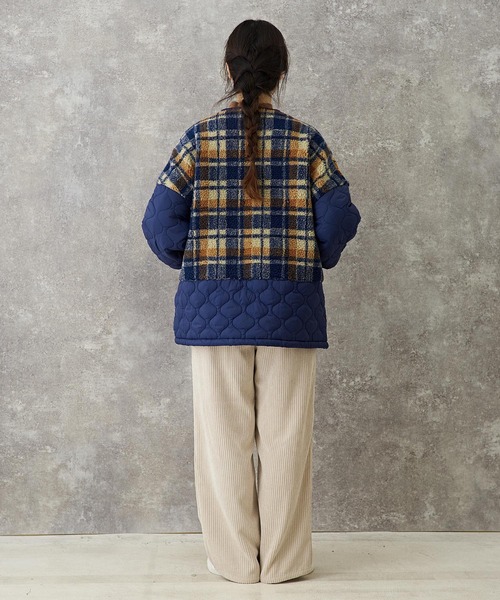 CUBE SUGAR（キューブシュガー）の「チェックボア×キルティングノーカラーブルゾン（ブルゾン・レディース・カーキ/ネイビー・M）」の10枚目の写真