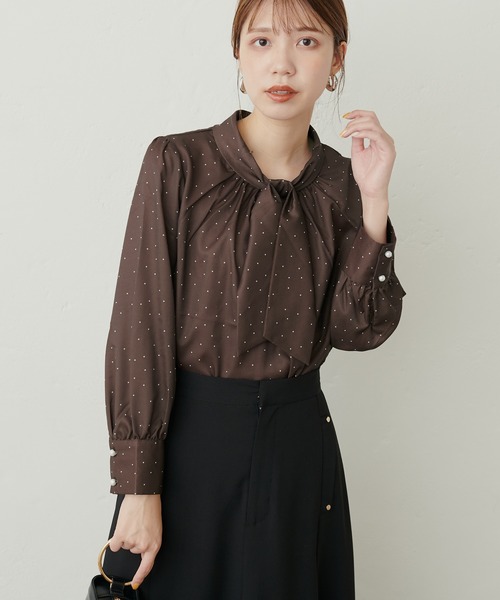 natural couture(ナチュラルクチュール)の「袖口パールノット結びボータイブラウス(シャツ/ブラウス・レディース・グリーン/グレイッシュベージュ/サックスブルー/オフホワイト/その他2/ネイビー/ラベンダー/その他1・FREE)」の16枚目の写真