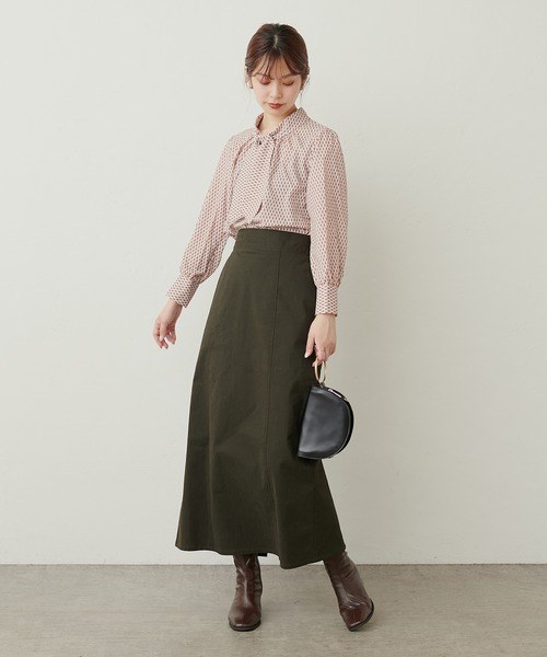 natural couture(ナチュラルクチュール)の「袖口パールノット結びボータイブラウス(シャツ/ブラウス・レディース・グリーン/グレイッシュベージュ/サックスブルー/オフホワイト/その他2/ネイビー/ラベンダー/その他1・FREE)」の22枚目の写真